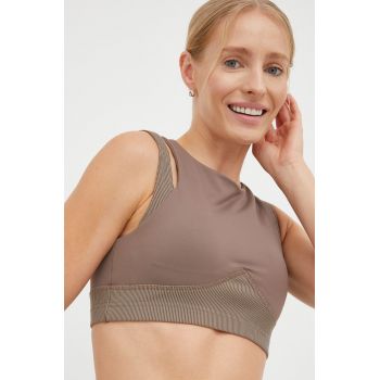 Reebok sutien yoga Studio Layered culoarea maro, modelator ieftin