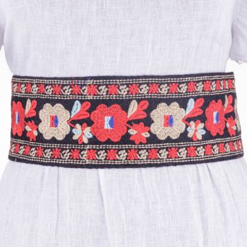 Brau traditional romanesc cu flori rosii si bej brodate