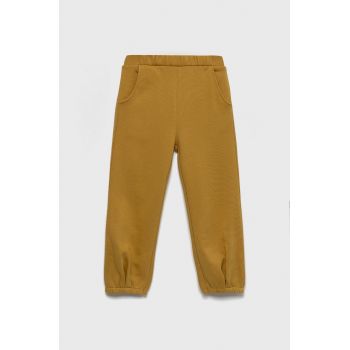 United Colors of Benetton pantaloni de trening din bumbac pentru copii culoarea galben, neted ieftini