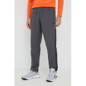 adidas pantaloni de trening barbati, culoarea gri, neted de firma originali