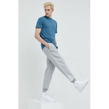 Abercrombie & Fitch tricou barbati, culoarea turcoaz, melanj ieftin