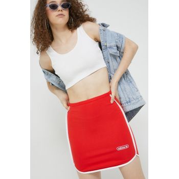 adidas Originals fusta culoarea rosu, mini, creion ieftina