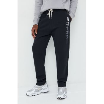 Abercrombie & Fitch pantaloni de trening barbati, culoarea negru, cu imprimeu de firma originali