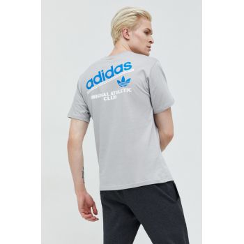 adidas Originals tricou din bumbac culoarea gri, cu imprimeu