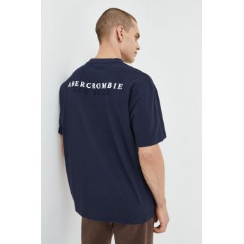 Abercrombie & Fitch tricou din bumbac culoarea albastru marin, cu imprimeu