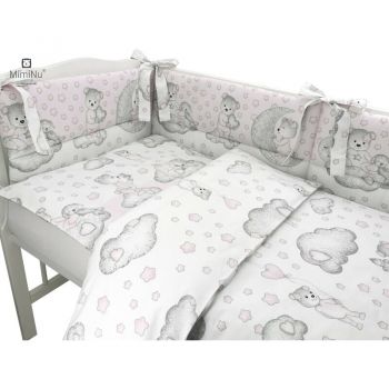 Lenjerie patut 3 piese cu protectie laterala Qmini 120x60 cm Teddy Bear with Pink Heart Lenjerie patut 3 piese cu protectie laterala Qmini 120x60 cm Teddy Bear with Pink Heart