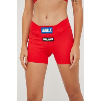 LaBellaMafia pantaloni scurți de antrenament Go On femei, culoarea rosu, cu imprimeu, medium waist ieftini