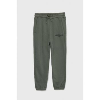 Abercrombie & Fitch pantaloni de trening pentru copii culoarea verde, neted ieftini