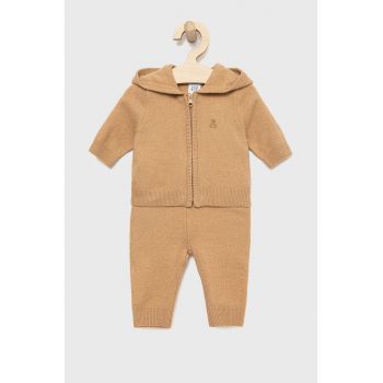 GAP compleu bebe culoarea maro