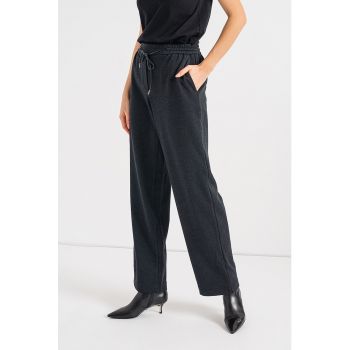 Pantaloni jogger drepti cu model in carouri micro