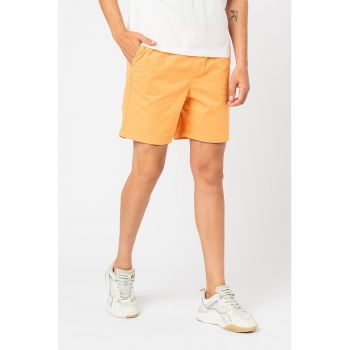 Pantaloni scurti cu snur de ajustare si buzunare
