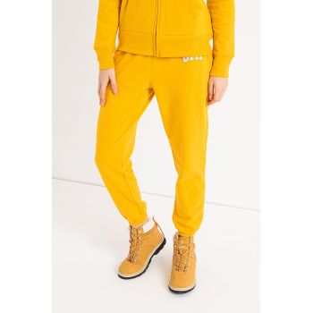 Pantaloni sport cu logo brodat