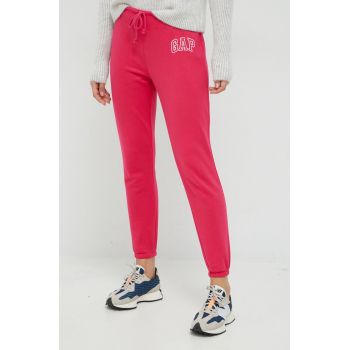 GAP pantaloni de trening femei, culoarea roz, cu imprimeu