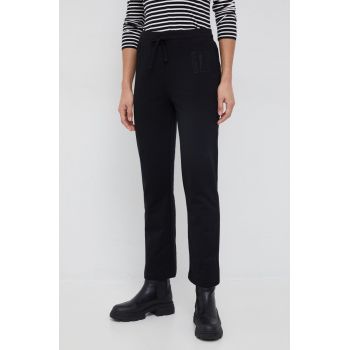 GAP pantaloni de trening femei, culoarea negru, cu imprimeu