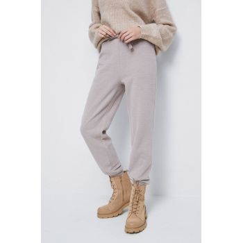 Medicine pantaloni de trening femei, culoarea bej, neted