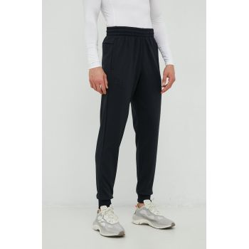 Under Armour pantaloni de trening Armour Fleece barbati, culoarea negru, neted ieftini