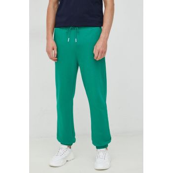 United Colors of Benetton pantaloni de trening din bumbac barbati, culoarea verde, cu imprimeu de firma originali