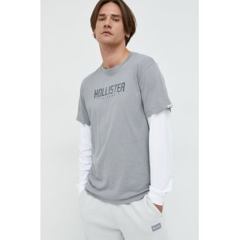 Hollister Co. longsleeve din bumbac culoarea gri, cu imprimeu