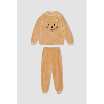 Pijama pufoasa cu aplicatii cu urechi