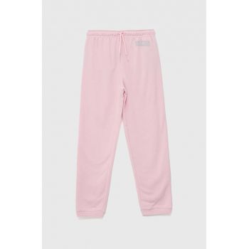 Levi's pantaloni de trening pentru copii culoarea roz, cu imprimeu ieftini