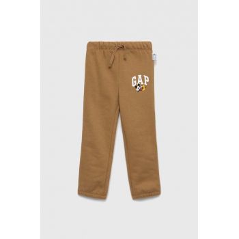 GAP pantaloni de trening pentru copii X Disney culoarea maro, neted ieftini