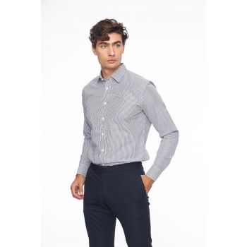 Camasa slim fit cu model cu dungi discrete la reducere