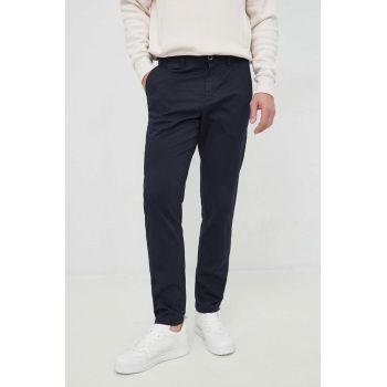 Sisley pantaloni barbati, culoarea albastru marin, drept