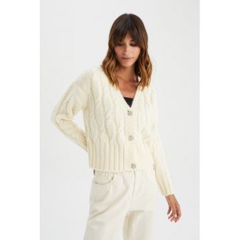 Cardigan cu decolteu in V si model torsade Cardigan cu decolteu in V si model torsade