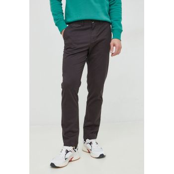 Sisley pantaloni barbati, culoarea maro, mulata ieftini