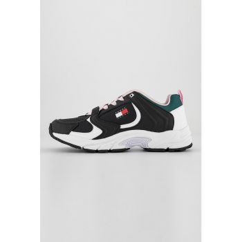 Pantofi sport cu garnituri din plasa