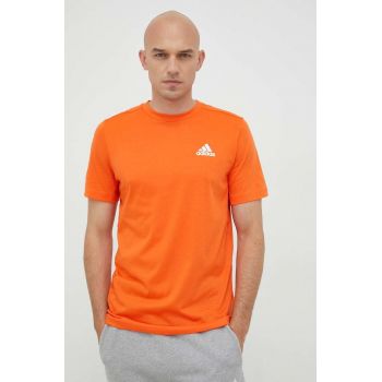 adidas Performance tricou de antrenament Designed To Move culoarea portocaliu, neted