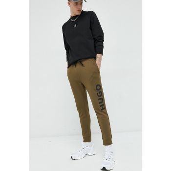 HUGO pantaloni de trening din bumbac bărbați, culoarea verde, cu imprimeu 50473211