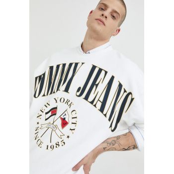 Tommy Jeans hanorac de bumbac barbati, culoarea alb, cu imprimeu