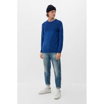 Pulover regular fit cu decolteu la baza gatului