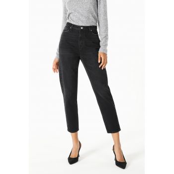 Blugi mom-fit cu talie inalta Blugi mom-fit cu talie inalta