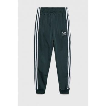 adidas Originals pantaloni de trening pentru copii culoarea verde, neted