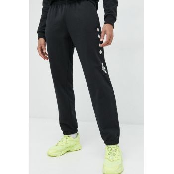 adidas Originals pantaloni de trening din bumbac barbati, culoarea negru, cu imprimeu ieftini