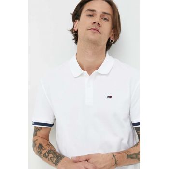 Tommy Jeans tricou polo barbati, culoarea alb, cu imprimeu