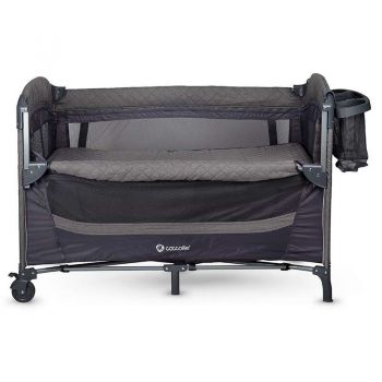 Patut pliabil multifunctional Coccolle Insieme Co Sleeper cu laterala culisanta si 2 niveluri de inaltime, Sistem atasare la somiera patului de adult, Masa infasat, Roti cu frana, Usita cu fermoar, Geanta transport, 120x60 cm, Greystone