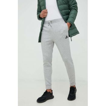 adidas pantaloni de trening bărbați, culoarea gri, uni HL2230 ieftini