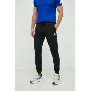 Adidas pantaloni de antrenament barbati, culoarea negru, neted