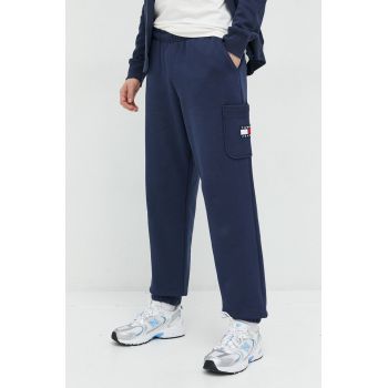 Tommy Jeans pantaloni de trening din bumbac barbati, culoarea albastru marin, neted de firma originali