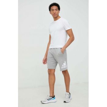 adidas pantaloni scurți din bumbac bărbați, culoarea gri IC9403 ieftini