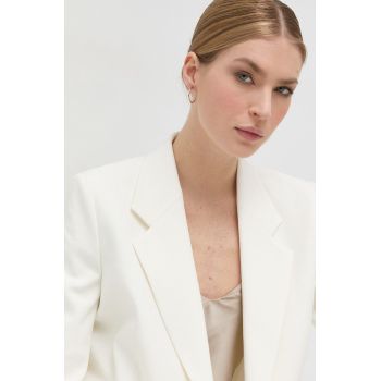 BOSS sacou culoarea bej, cu doua randuri de nasturi, neted