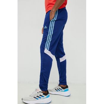 Adidas pantaloni de antrenament Tiro barbati, cu imprimeu ieftini