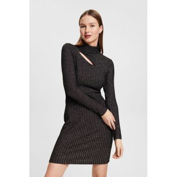 Rochie stralucitoare cu decupaj frontal