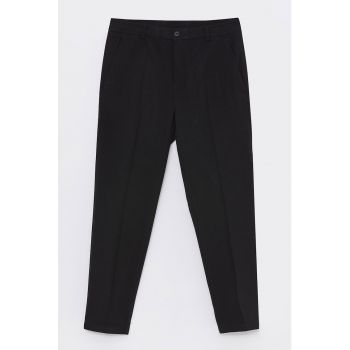 Pantaloni conici cu doua buzunare oblice frontale