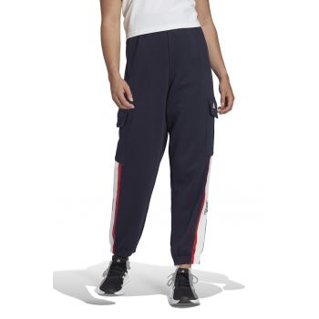 Pantaloni sport cu buzunare cu clapa