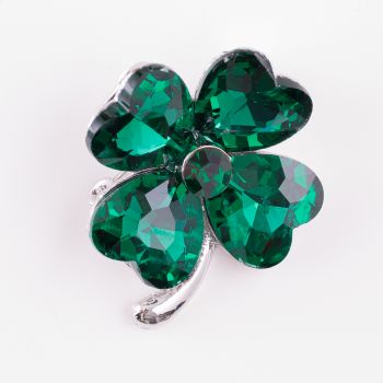 Brosa metalica argintie trifoi cu patru foi din sticla fatetata verde smarald Brosa metalica argintie trifoi cu patru foi din sticla fatetata verde smarald