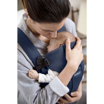 Marsupiu anatomic BabyBjorn cu multiple pozitii de purtare Mini Navy Blue 3D Mesh de firma original